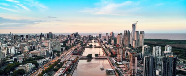 Puerto Madero Buenos Aires 40689219792 cropped
